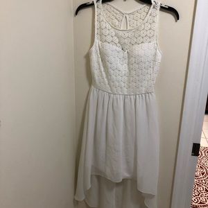White high-low dress, small